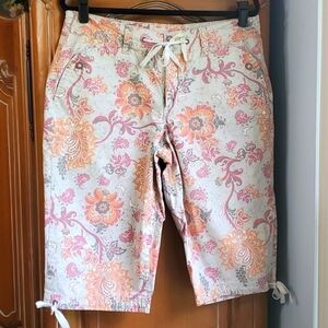 BANDOLONOBLU WOMEN'S  capris. Y2K. Paisley print. Size 12,  4 pockets.